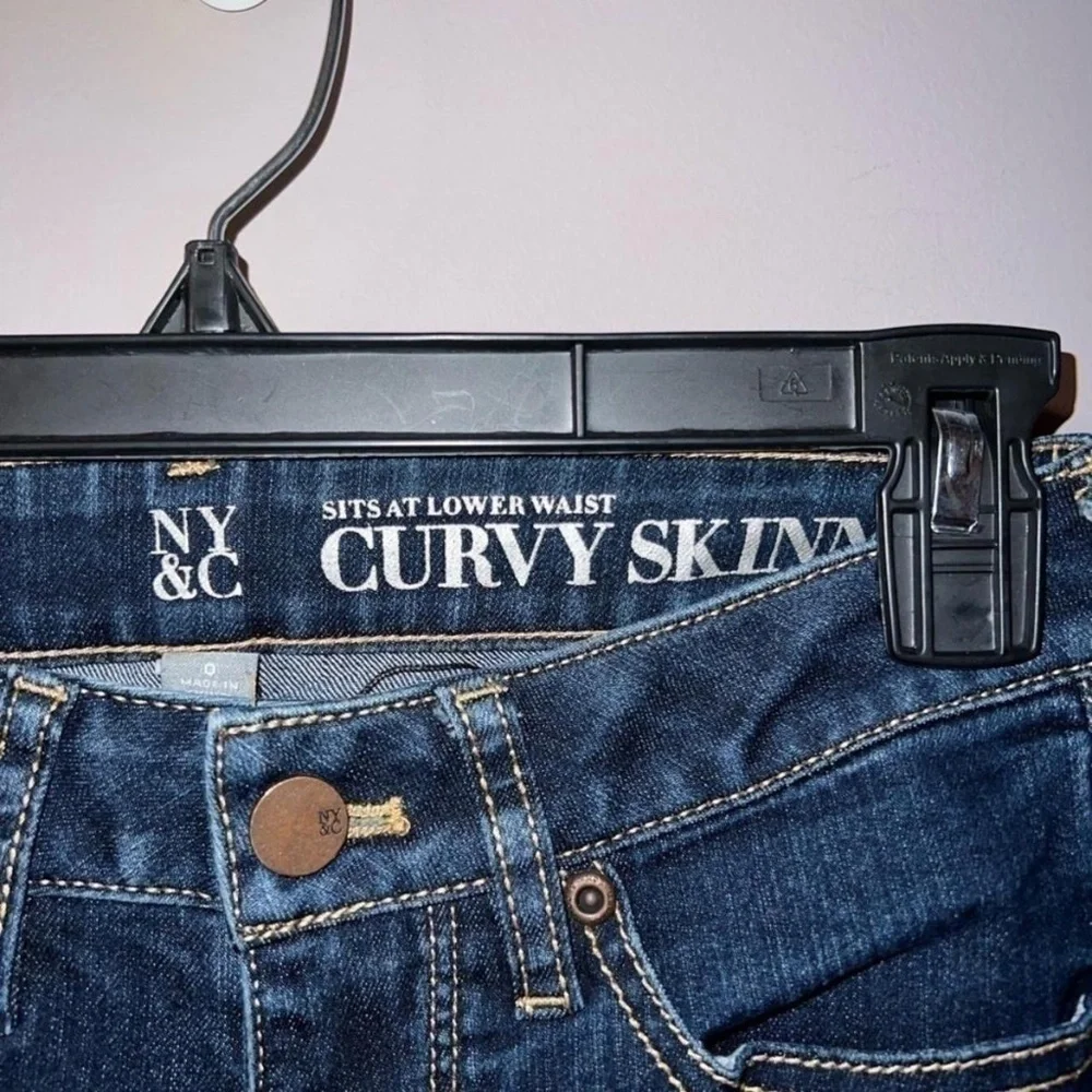 Navy blue cropped NY&C sits at lower waist curvy skinny  crop cuffed jeans 0
